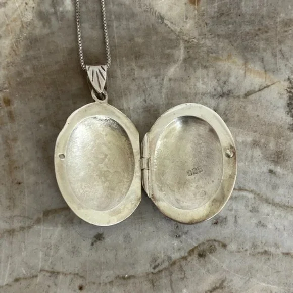 VTG Sterling Silver 925 Oval Etched Photo Locket Pendant Necklace 18" Box Chain - Picture 6 of 16